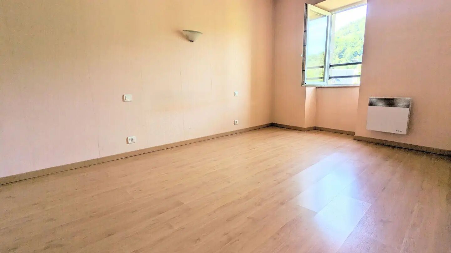 Appartement à louer, 68m², Saint-Geniez-d'Olt