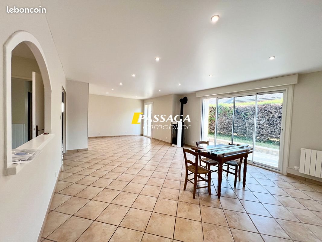 Maison à louer, 104m², Laissac