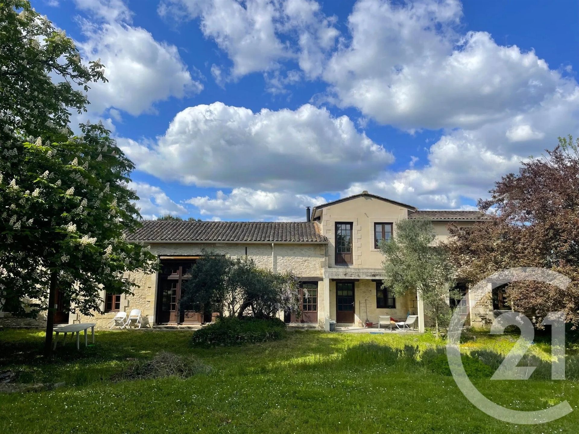 Maison à vendre, 326m², Montpon-Ménestérol