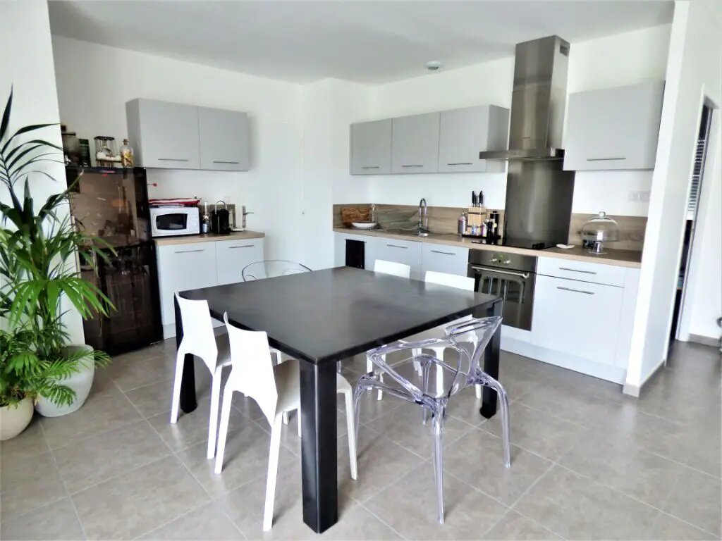 Maison à louer, 85m², Izon