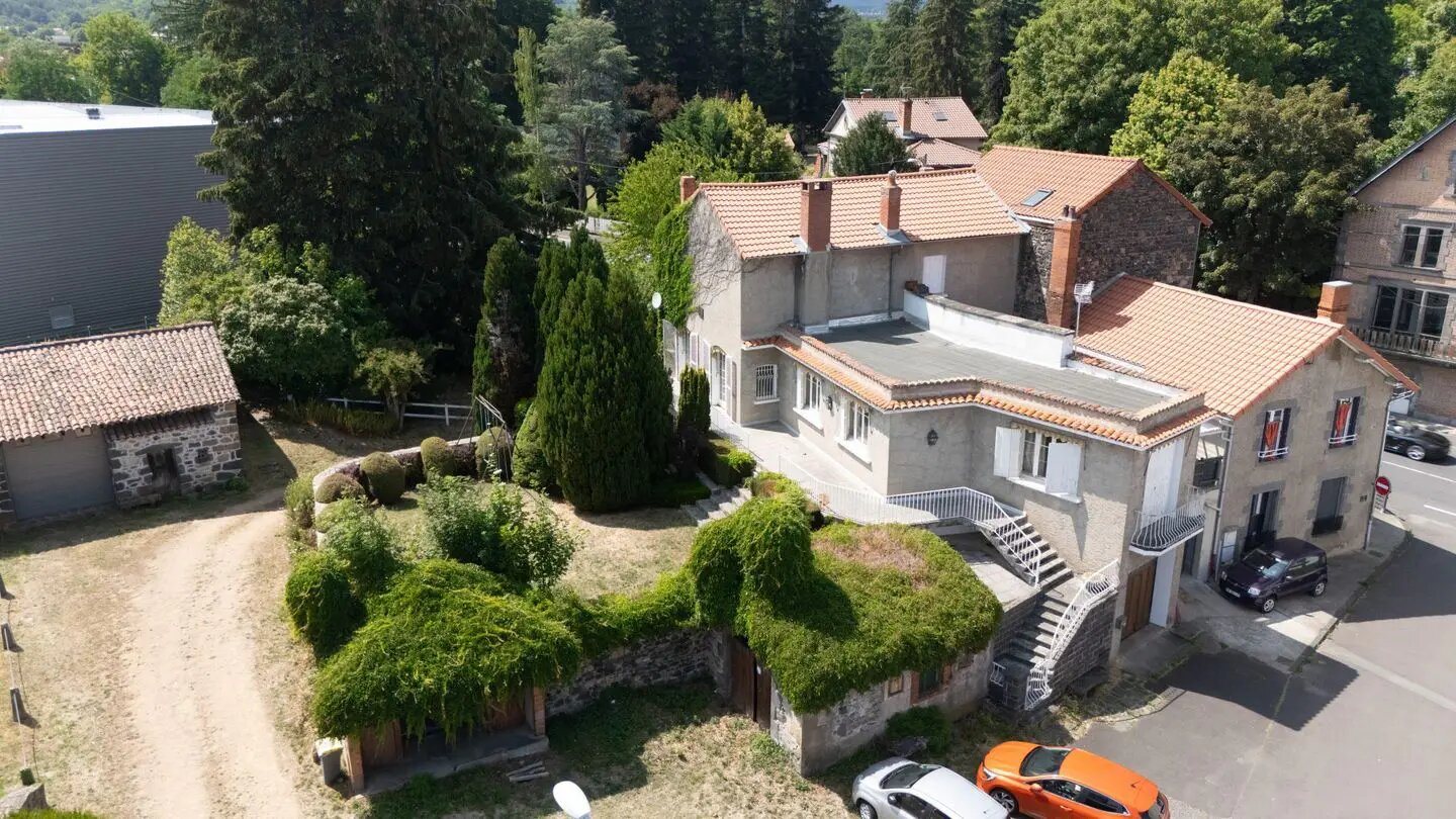 Maison à vendre, 177m², Saint-Genès-Champanelle