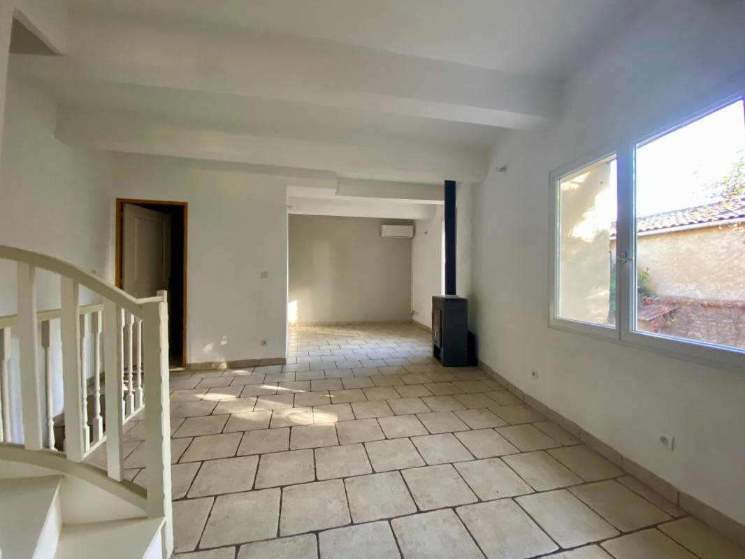 Maison à louer, 83m², Domazan