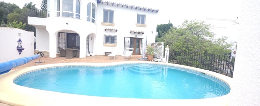 Splendide Villa mit Meer- und Bergblick