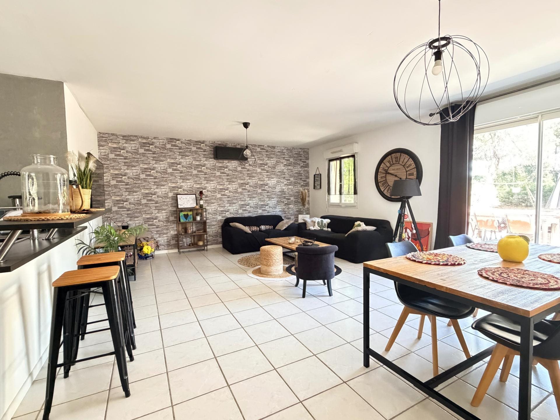 Maison à vendre, 115m², Bussac-Forêt
