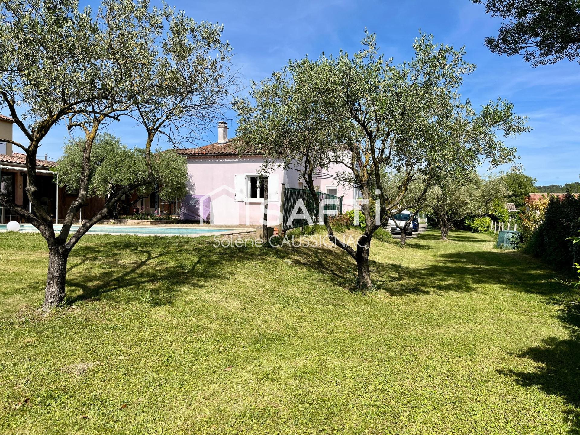 Maison à vendre, 177m², Saint-Julien-les-Rosiers