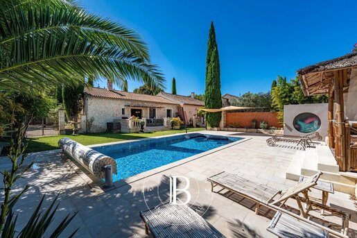 Maison 6 pièces 300 m² · à Mollégès · 300 m² · 1 484 000 €