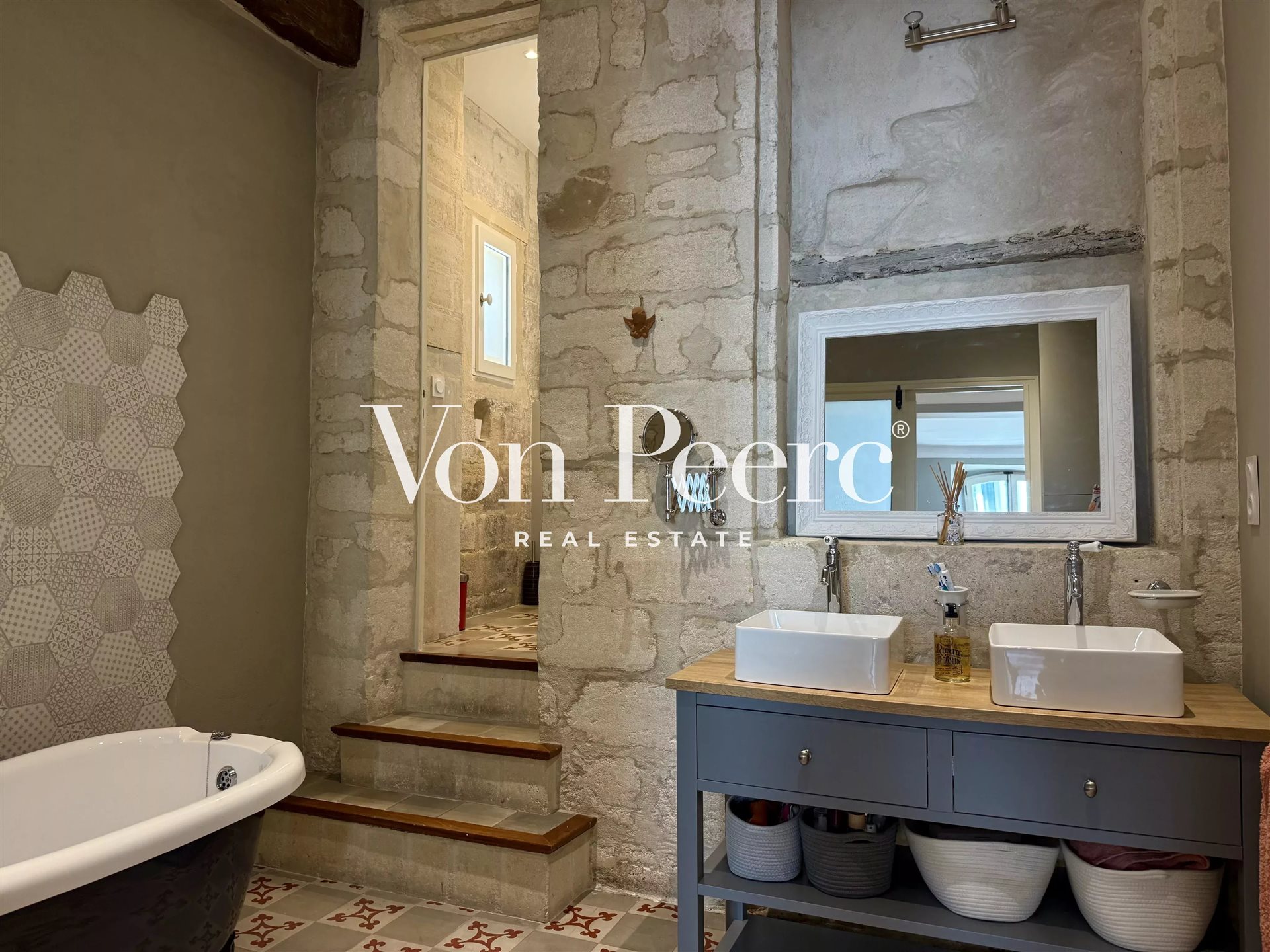 Characterful apartment in the heart of Avignon - View 6