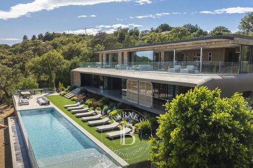 Maison 10 pièces 553 m² · à Sainte-Lucie de Porto-Vecchio · 553 m² · 16 800 000 €