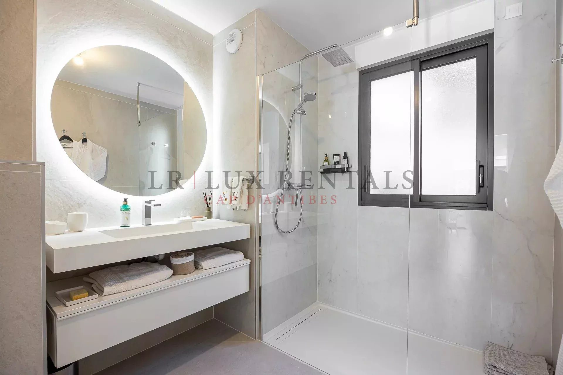 Appartement – Antibes, Vieille Ville, Juan-les-Pins - Plus