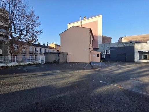 Local commercial 5 pièces 575 m² · à Draguignan · 575 m² · 850 000 €
