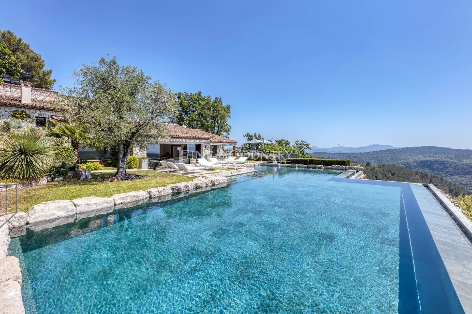 Maison à vendre, 327m², Saint-Cézaire-sur-Siagne