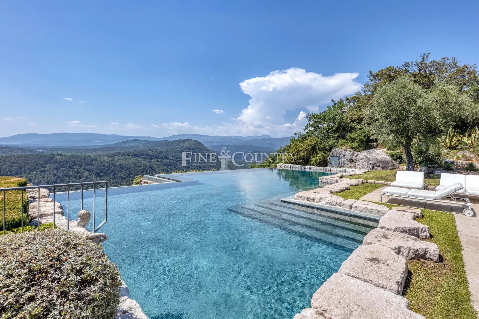 Maison à vendre, 327m², Saint-Cézaire-sur-Siagne