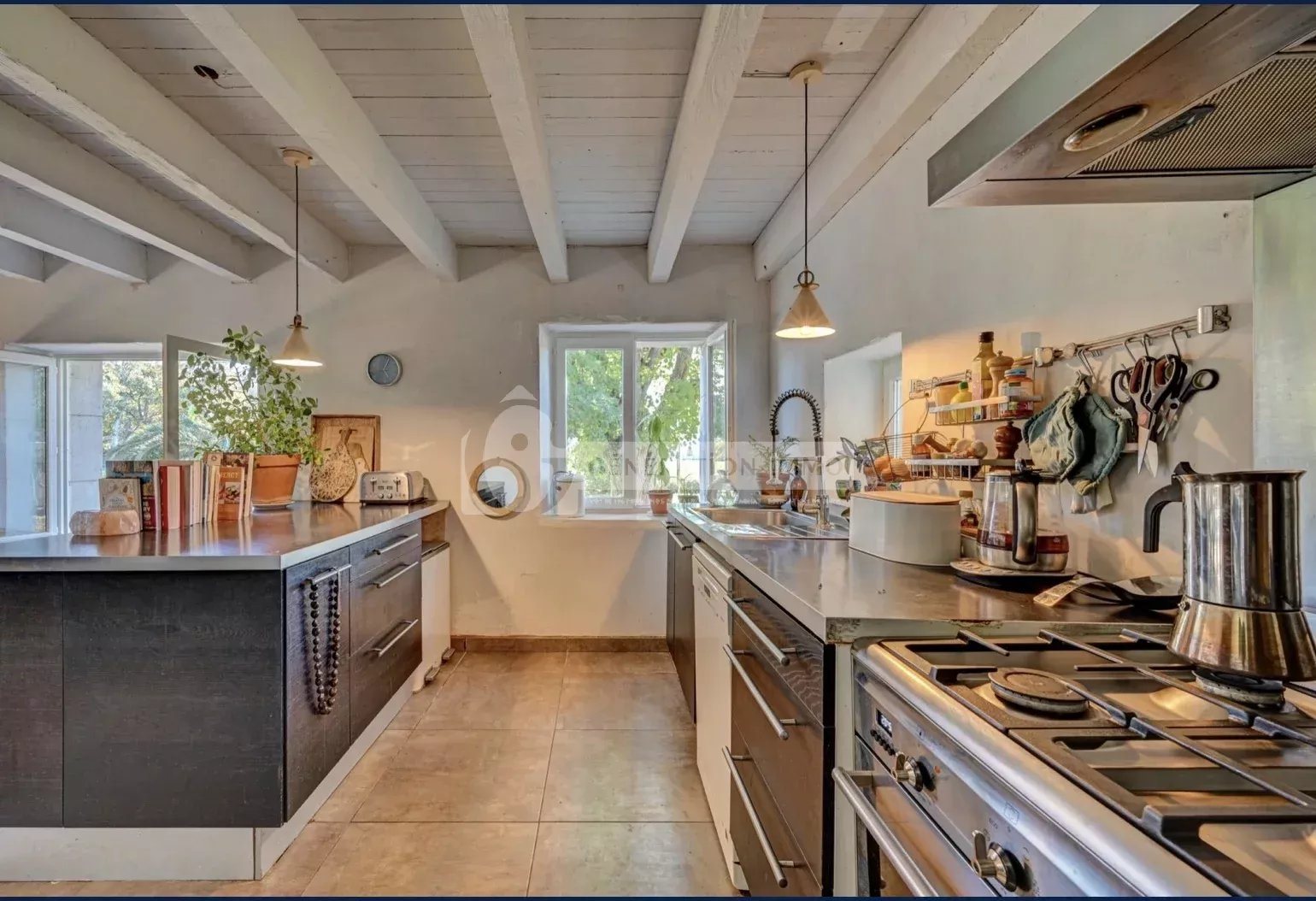 Maison à louer, 340m², Raphèle-lès-Arles