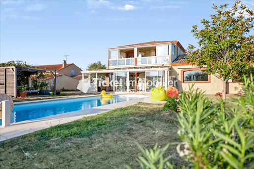 Maison 6 pièces 200 m² · à Cornebarrieu · 200 m² · 690 000 €
