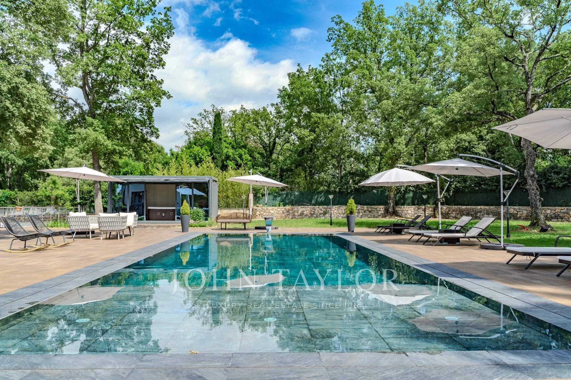 Maison à vendre, 370m², Saint-Paul-en-Forêt