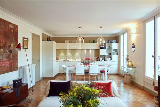 Appartement 4 pièces 97 m² · à Paris 10ème · 97 m² · 1 070 000 €