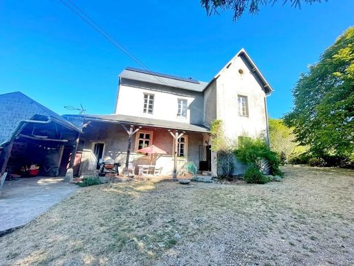 Maison 8 pièces 167 m² · à Moux-en-Morvan · 167 m² · 120 000 €