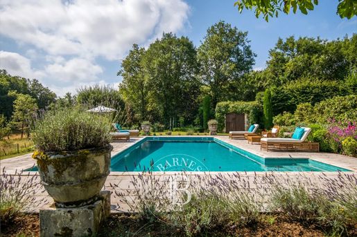 Maison 15 pièces 450 m² · à Saint-Cirq-Lapopie · 450 m² · 1 250 000 €