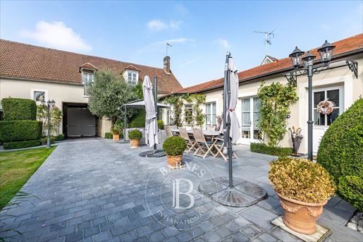 8 pièces 248 m² · à Cinqueux · 248 m² · 790 000 €