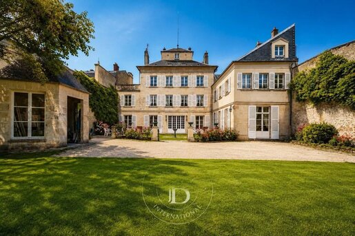Maison 15 pièces 695 m² · à Chantilly · 695 m² · 4 500 000 €
