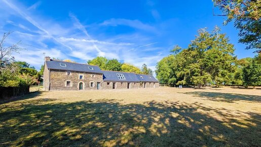 Maison 12 pièces 280 m² · à Carhaix-Plouguer · 280 m² · 795 000 €