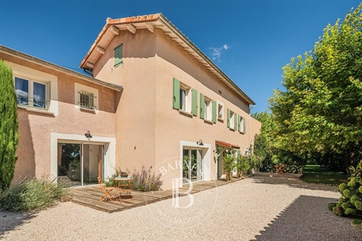 Maison 7 pièces 243 m² · à Malissard · 243 m² · 945 000 €
