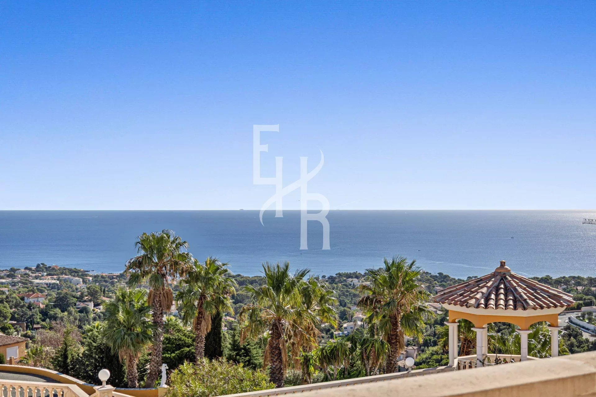 Maison à vendre, 714m², Roquebrune-sur-Argens