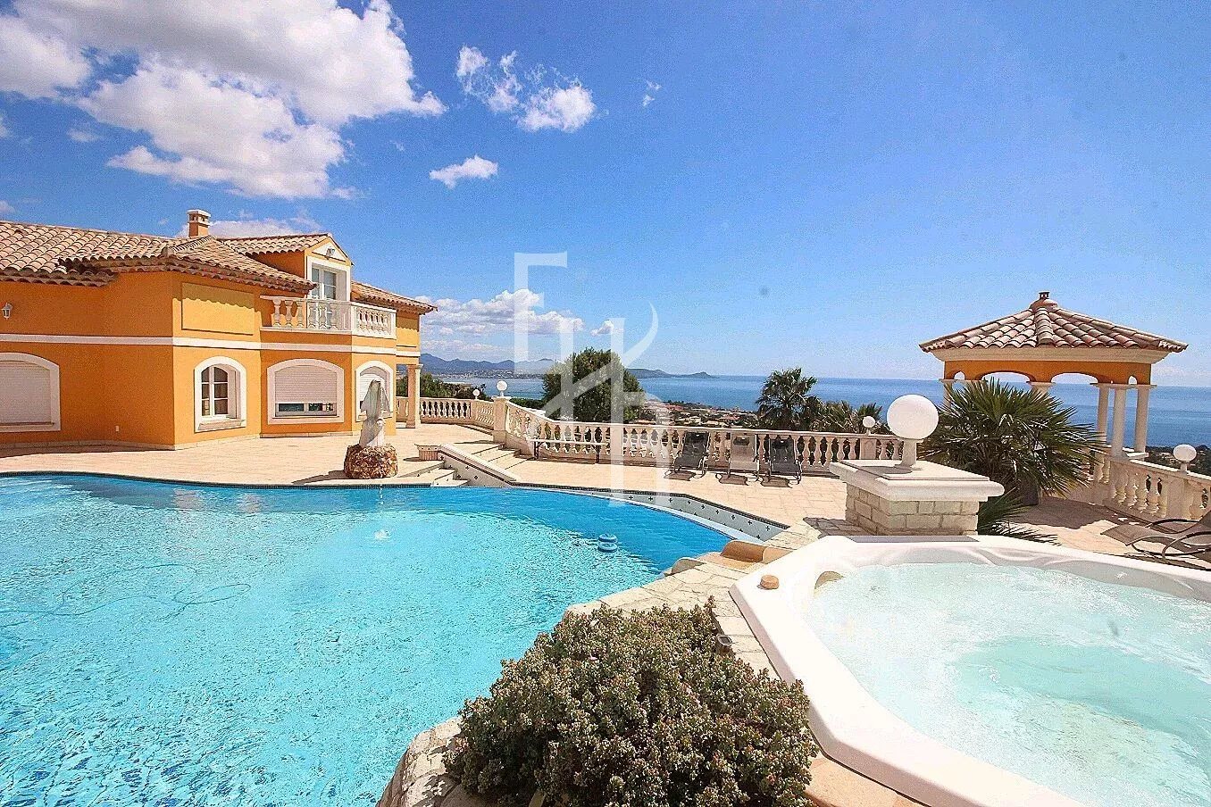 Maison à vendre, 714m², Roquebrune-sur-Argens