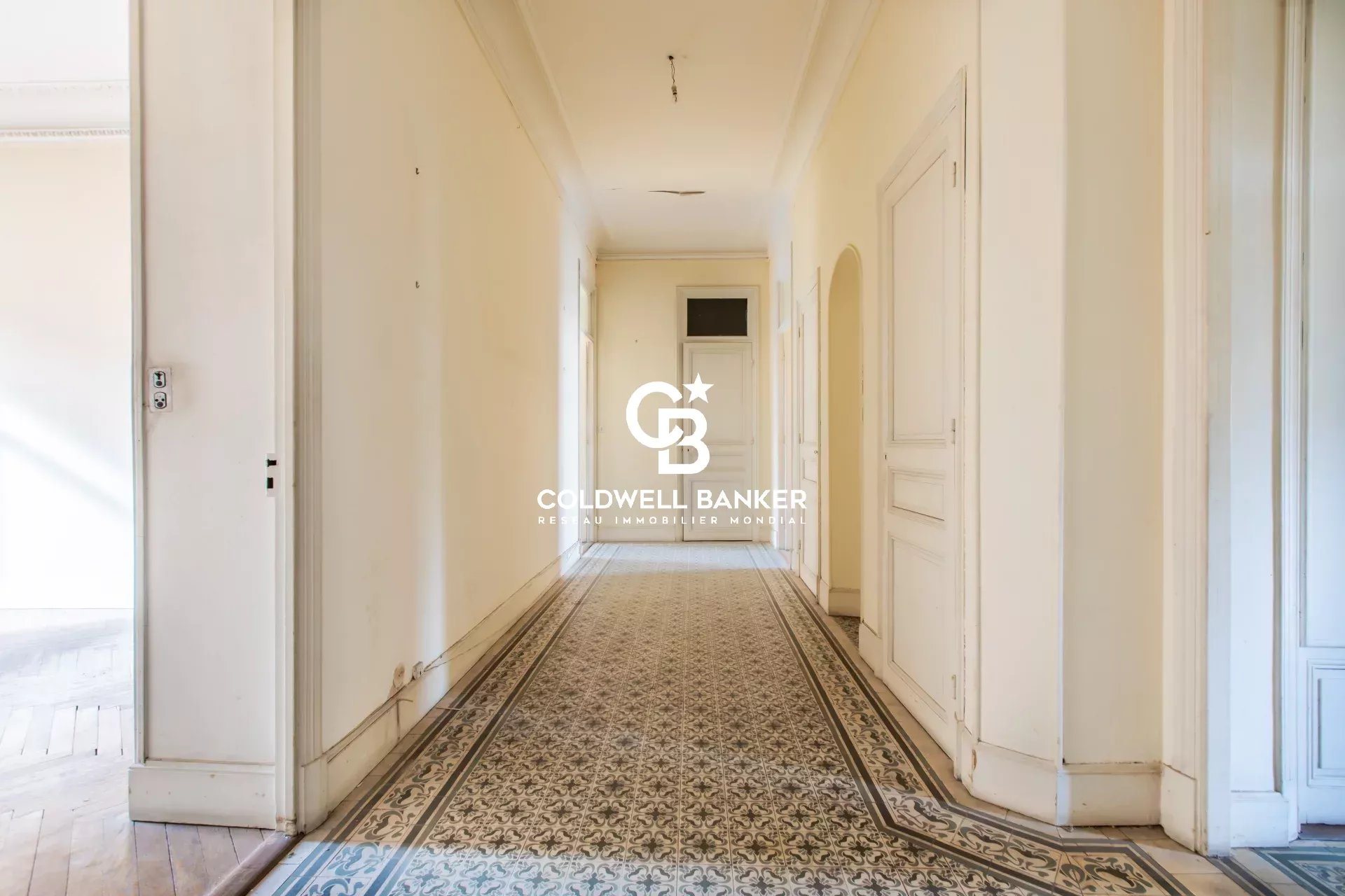 Carré d’Or — Splendid 107 sqm Bourgeois Apartment 200m from the Sea - Plus