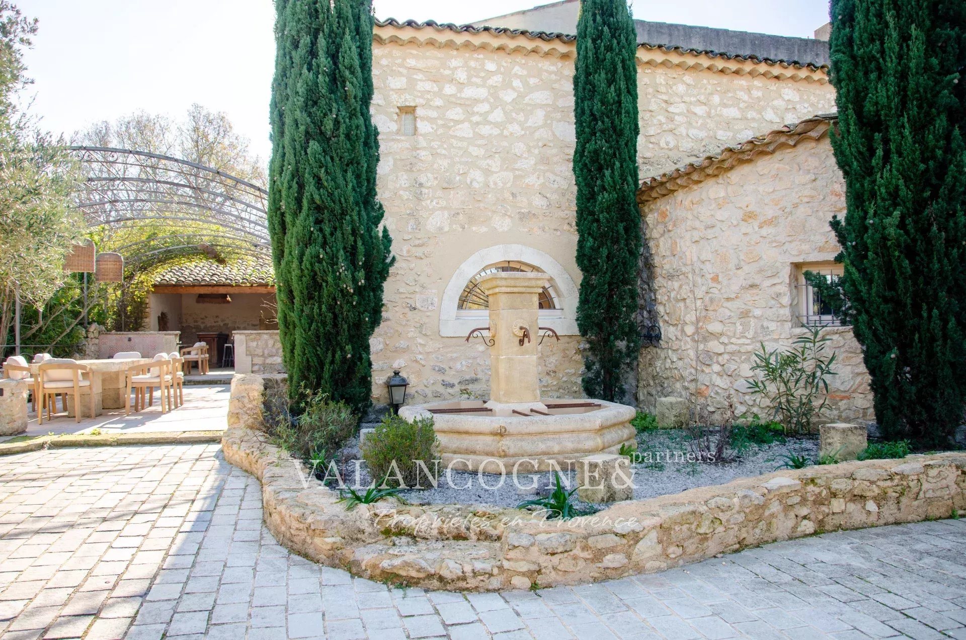 Maison à vendre, 320m², Eygalières