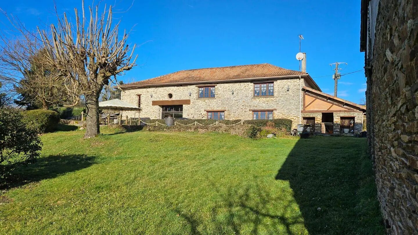 Maison à vendre, 340m², Saint-Yrieix-la-Perche
