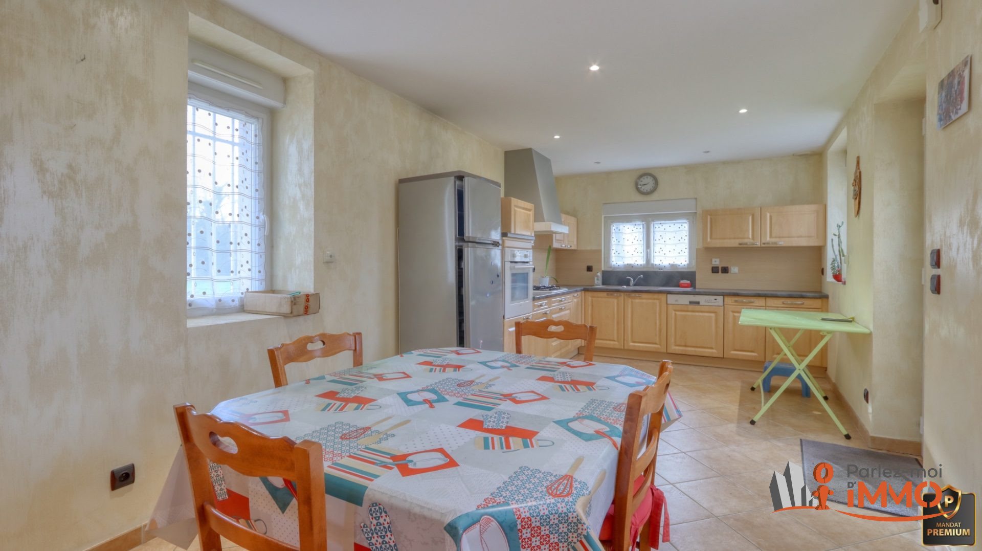 Maison à vendre, 101m², Four