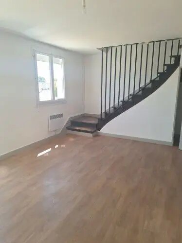 Maison à louer, 87m², Vallenay