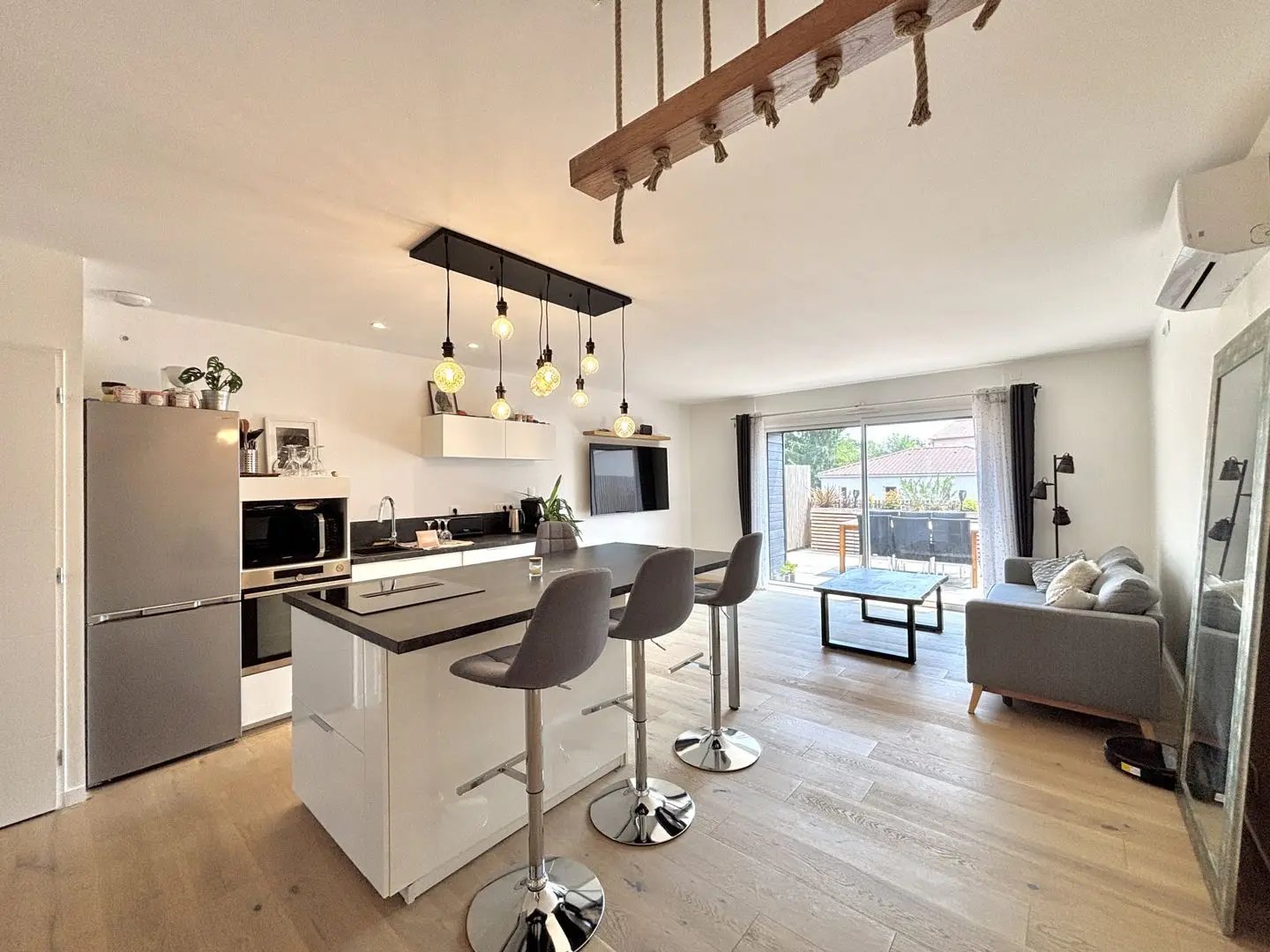 Maison à vendre, 95m², Pont-de-Chéruy