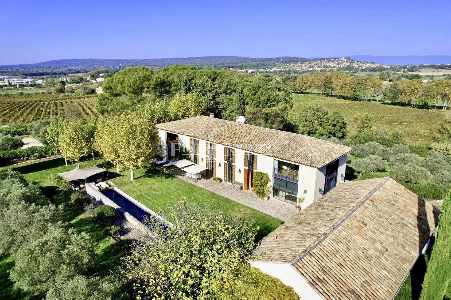 House, 1000 m², land 9 m²