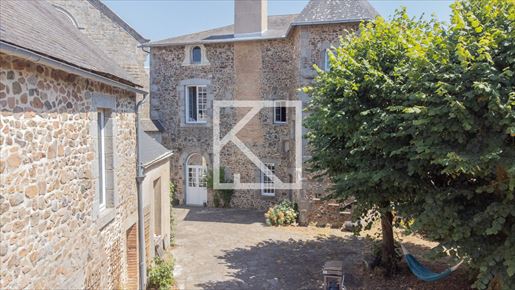 10 pièces 220 m² · à Argentonnay · 220 m² · 325 000 €