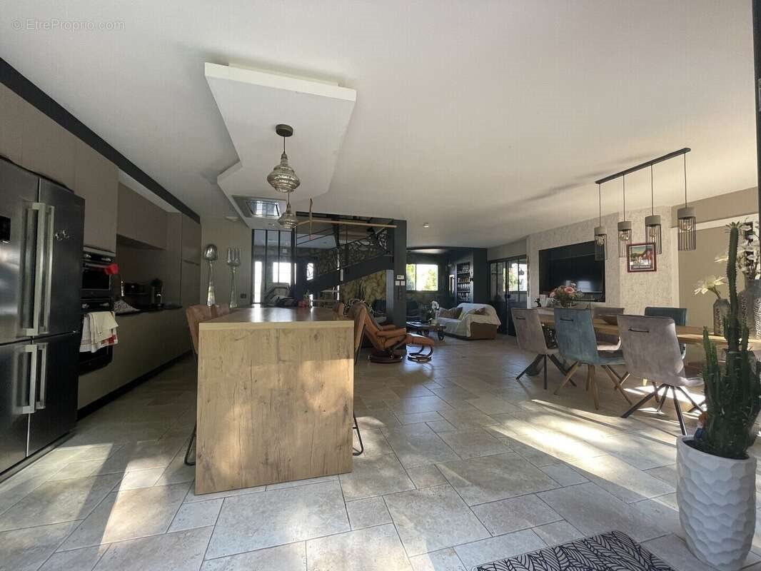 Maison à vendre, 187m², Saint-Saturnin