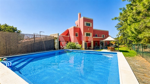 Villa med fem sovrum och annex och pool i Loulé