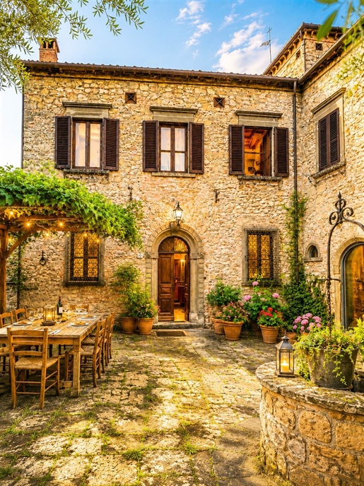 Castellina in Chianti (Siena)