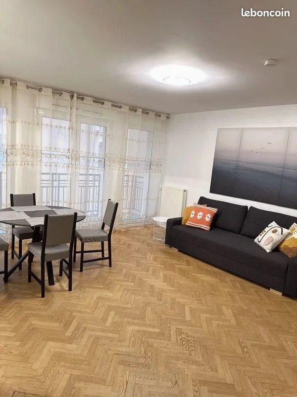 Appartement à louer, 45m², Courbevoie