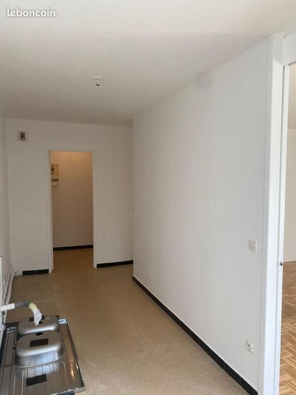 Appartement à louer, 64m², Courbevoie