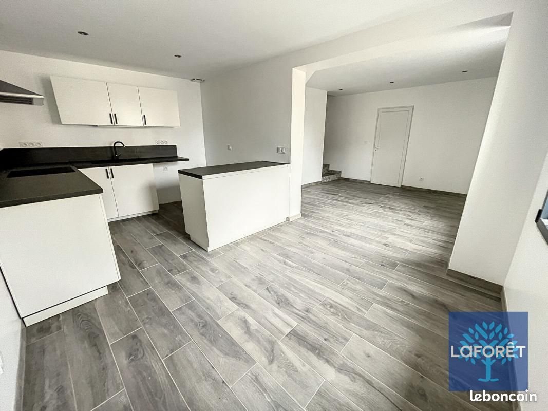 Maison à louer, 81m², Egly