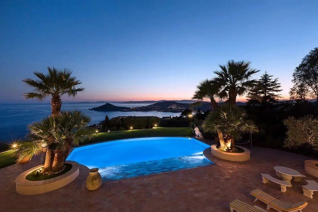 Maison à vendre, 390m², Saint-Raphaël