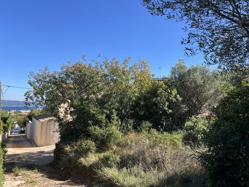 Terrain 617 m² · à La Ciotat · 415 000 €