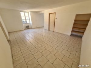 Appartement à louer, 66m², Sellières