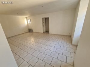 Appartement à louer, 66m², Sellières