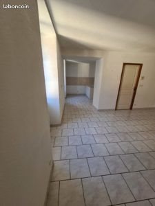 Appartement à louer, 66m², Sellières