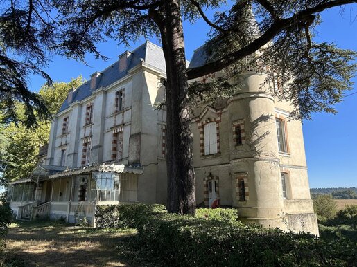 Maison 10 pièces 563 m² · à Calmont · 563 m² · 650 000 €