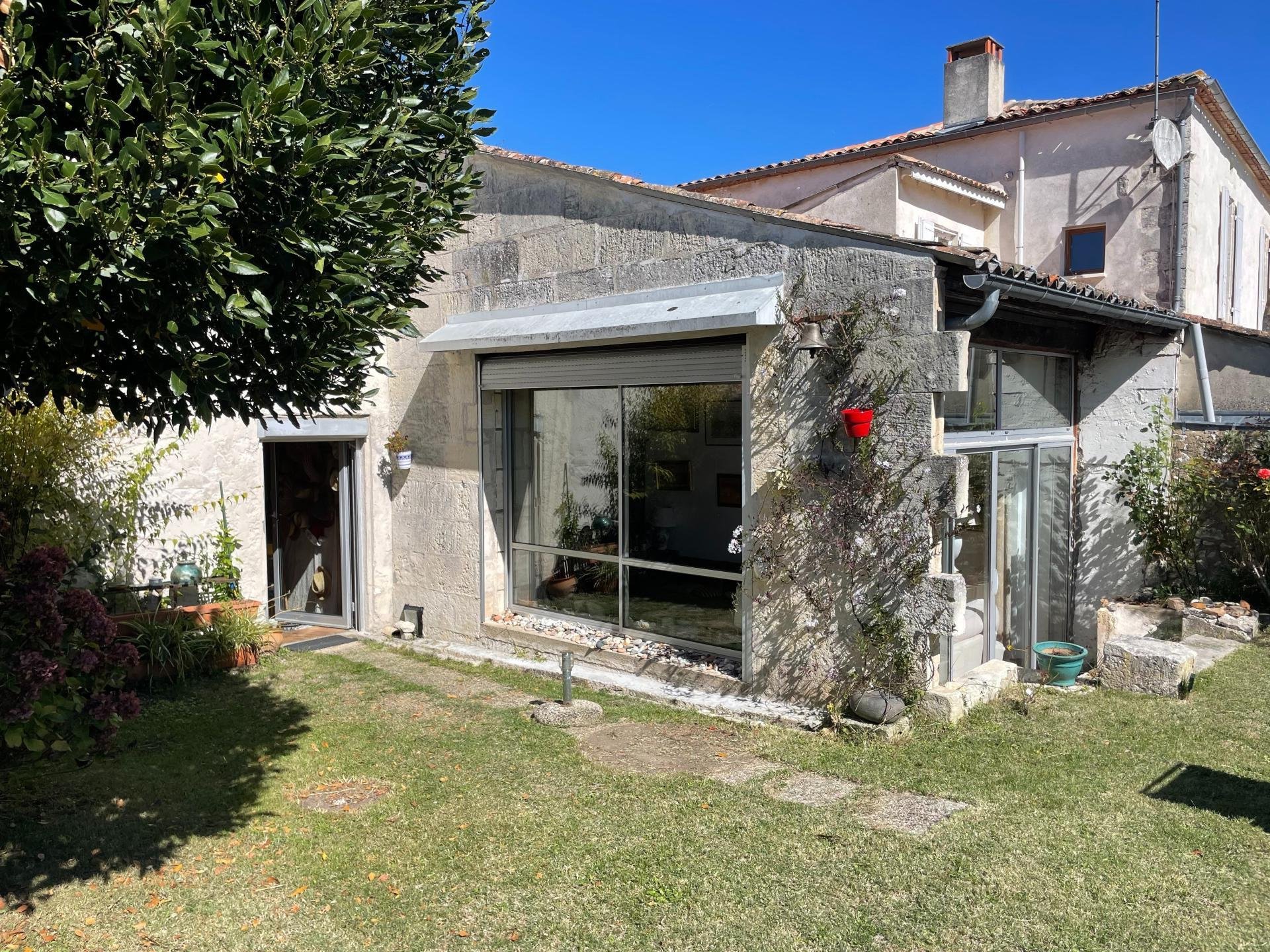 Maison à vendre, 321m², Mortagne-sur-Gironde
