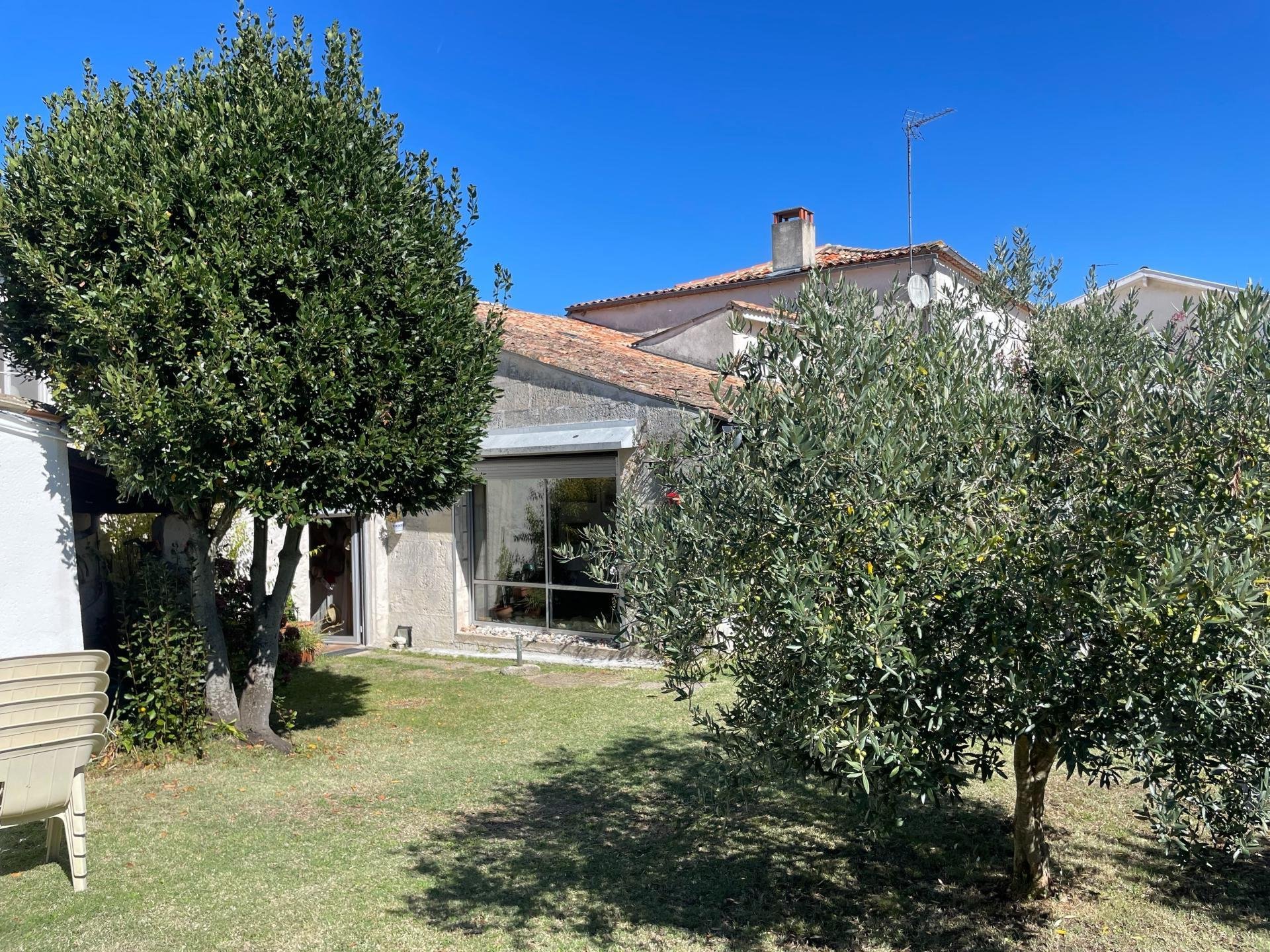 Maison à vendre, 321m², Mortagne-sur-Gironde
